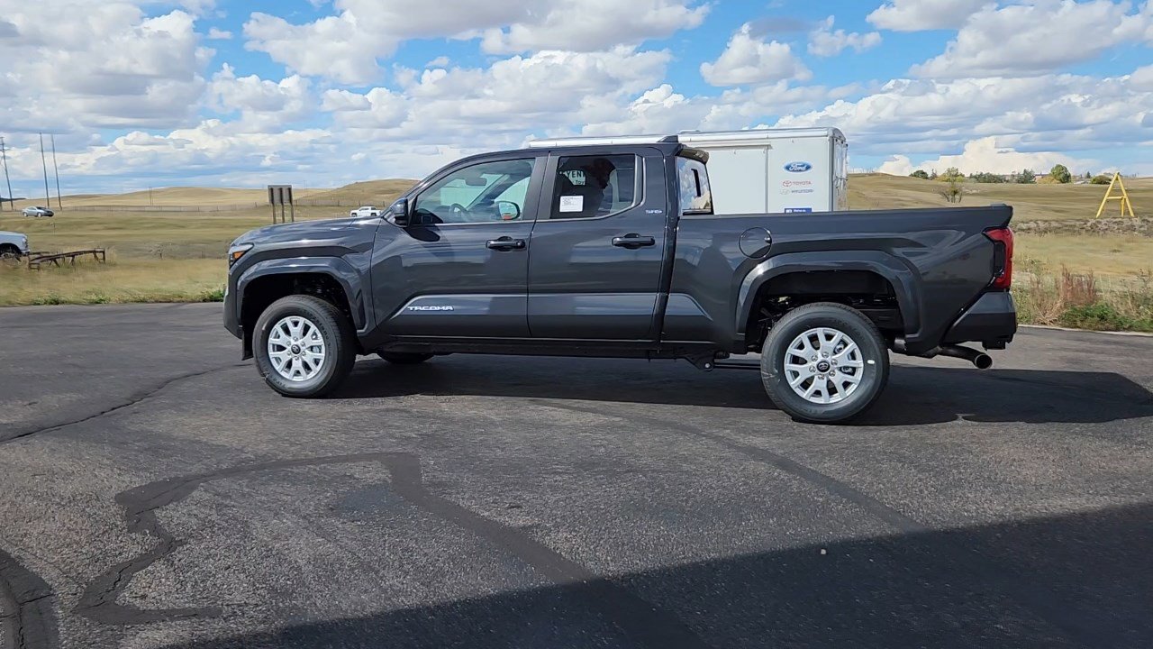 2025 Toyota Tacoma SR5 photo 2