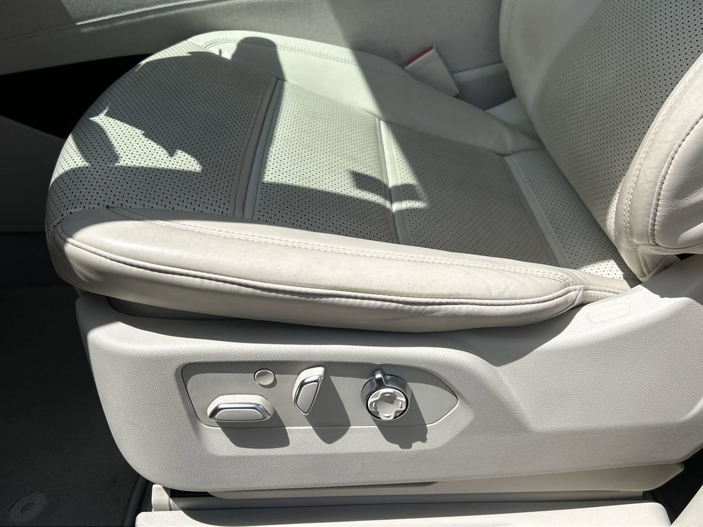 2021 Cadillac Escalade Premium Luxury Platinum photo 21