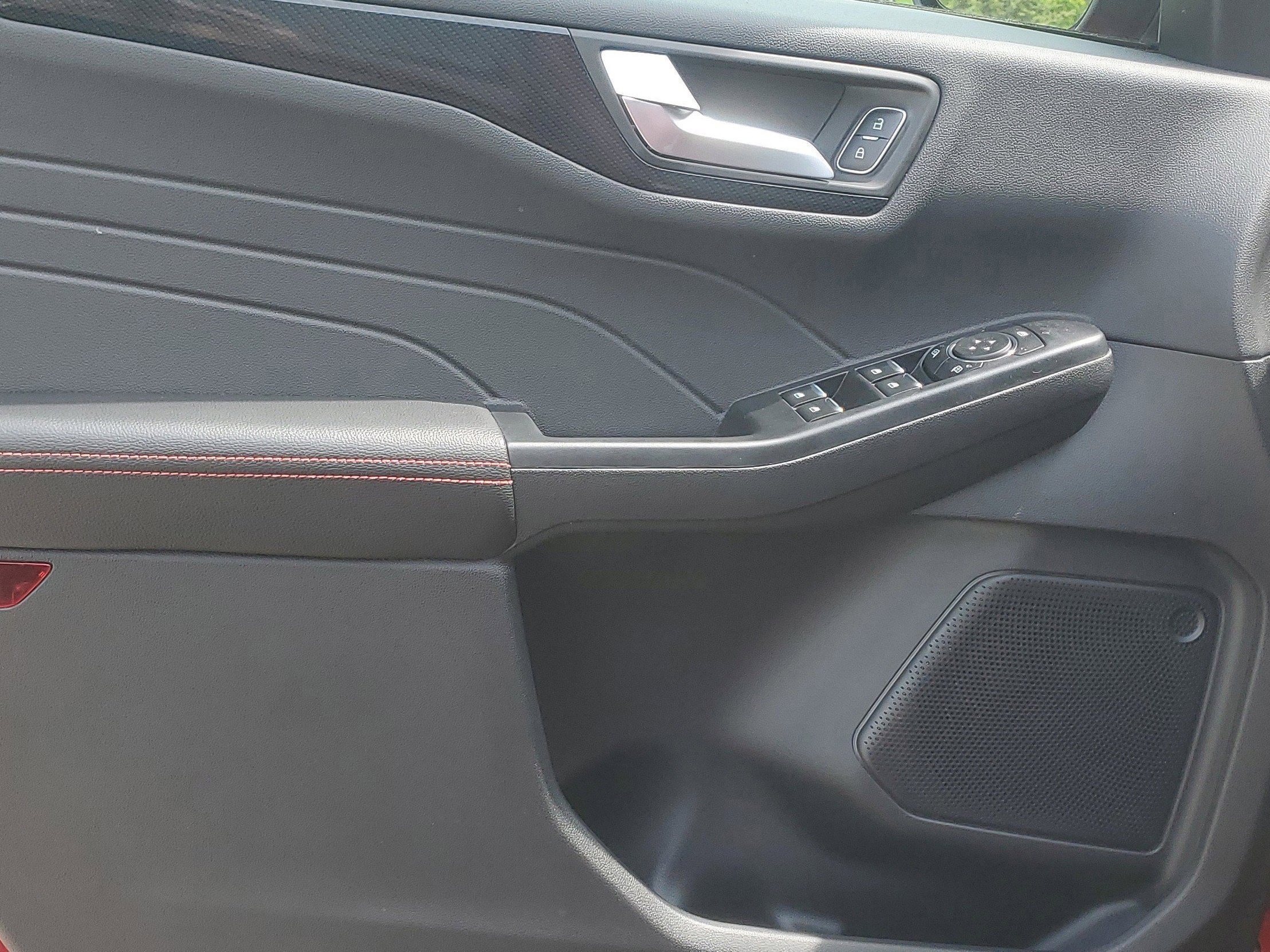 2025 Ford Escape ST-Line photo 4
