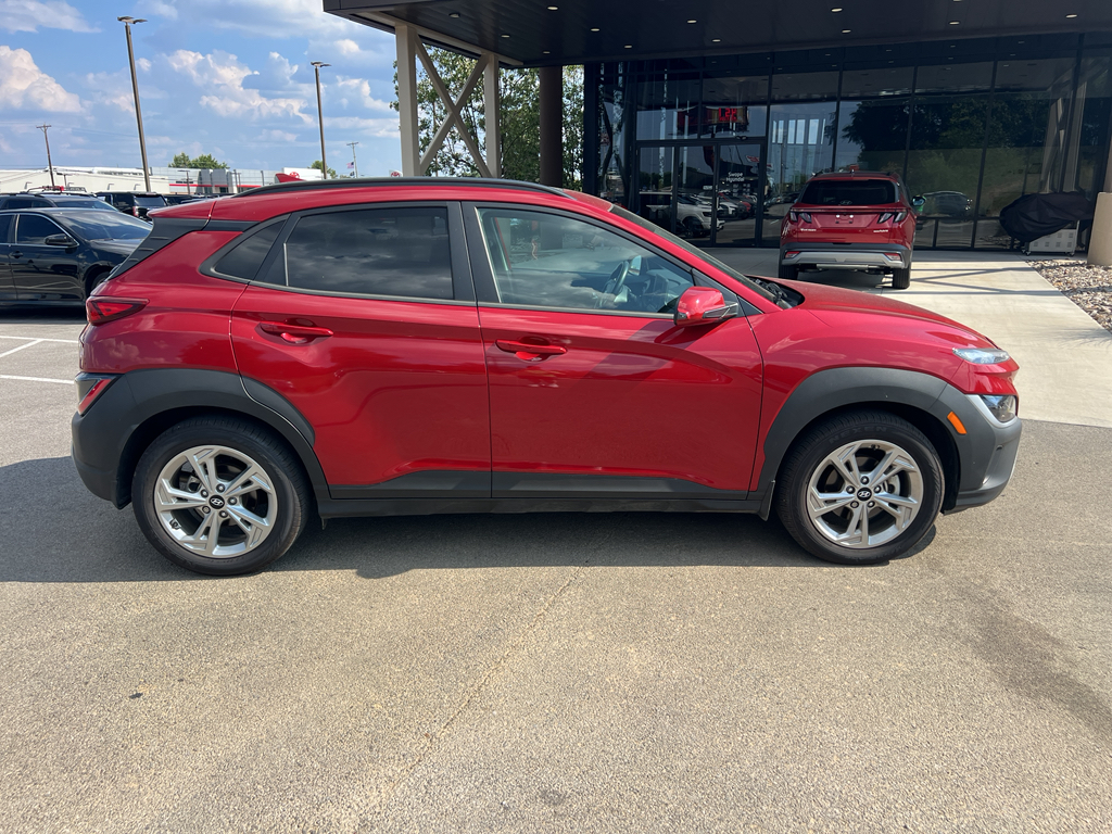 2022 Hyundai Kona SEL photo 3
