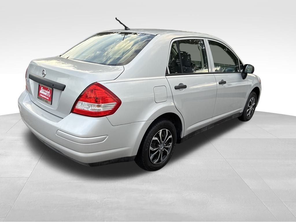 2011 Nissan Versa 1.6 photo 4