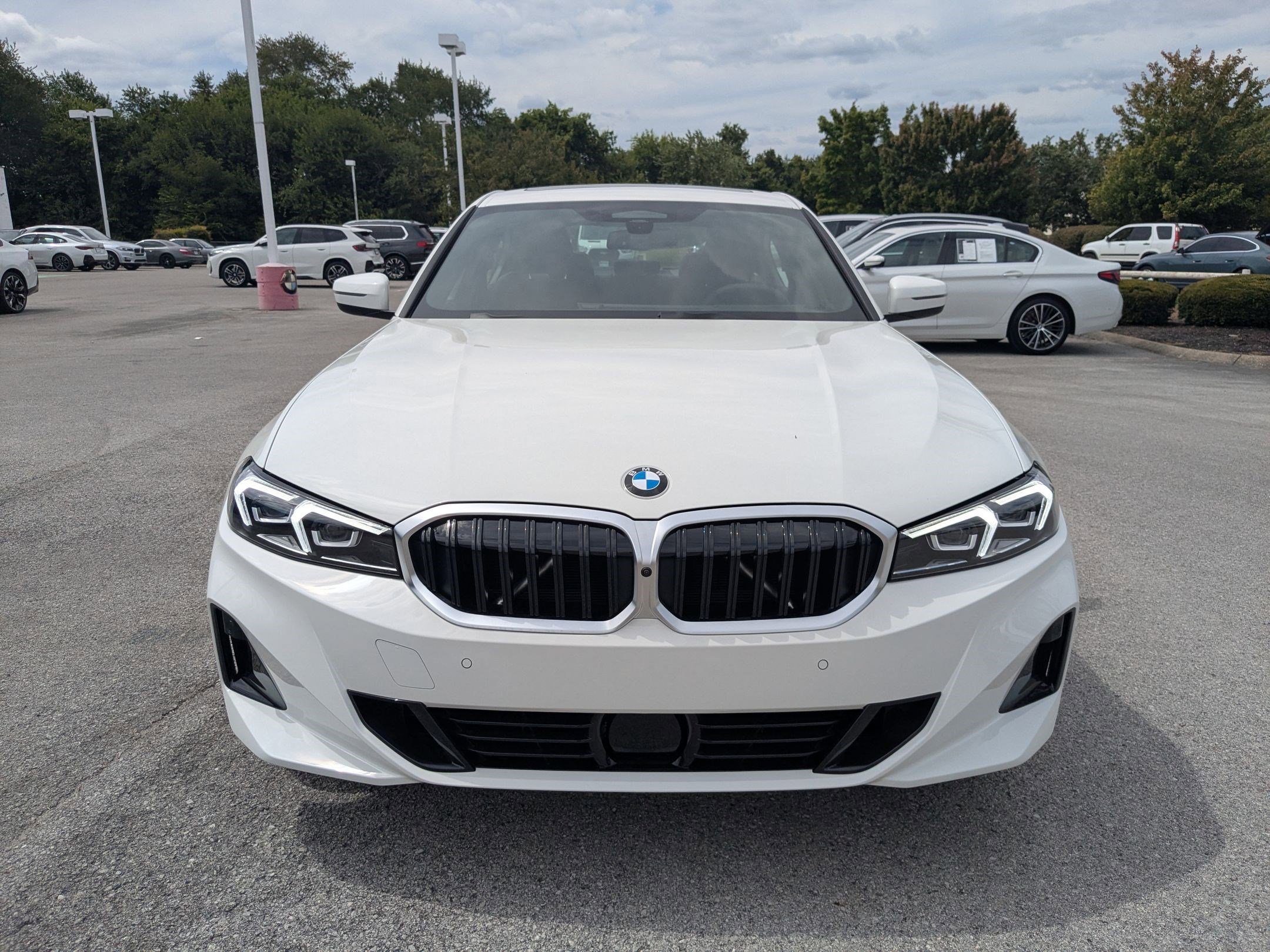 2025 Bmw 330i xDrive Sedan photo 2