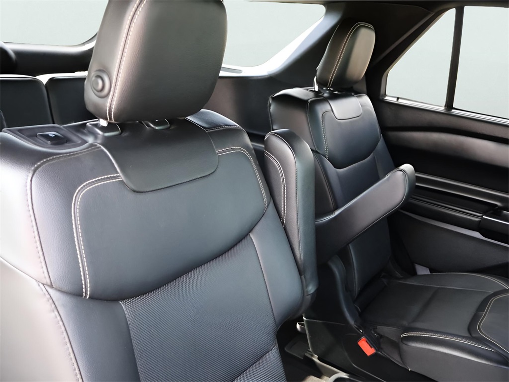 2020 Ford Explorer ST photo 13