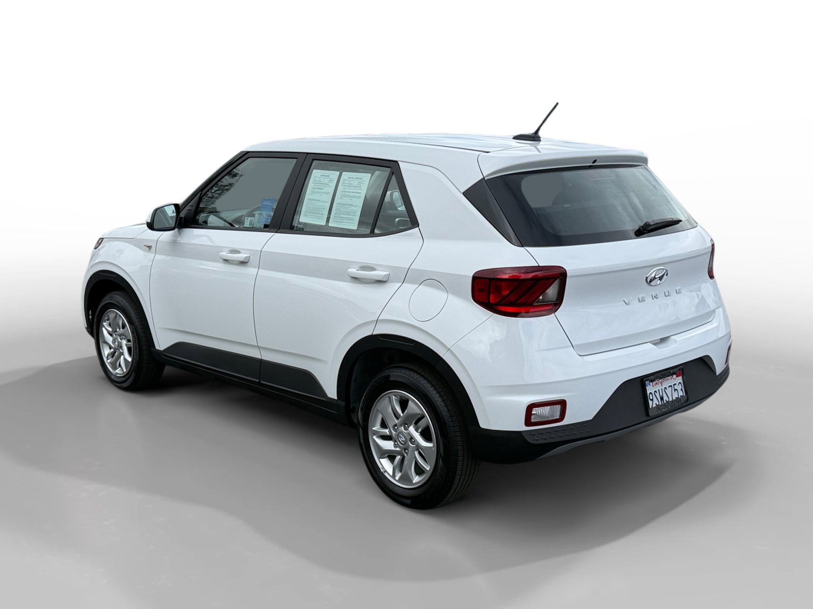 2025 Hyundai Venue SE photo 3