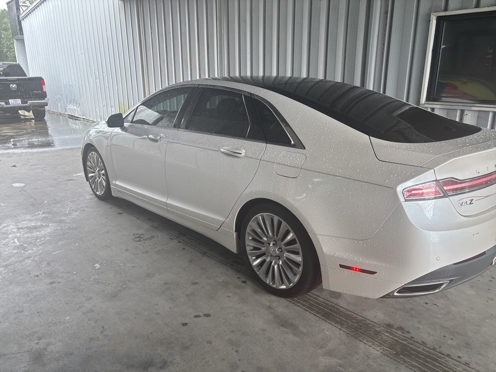 2016 Lincoln MKZ Base photo 3