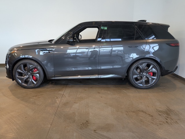 2025 Land Rover Range Rover Sport SE photo 3