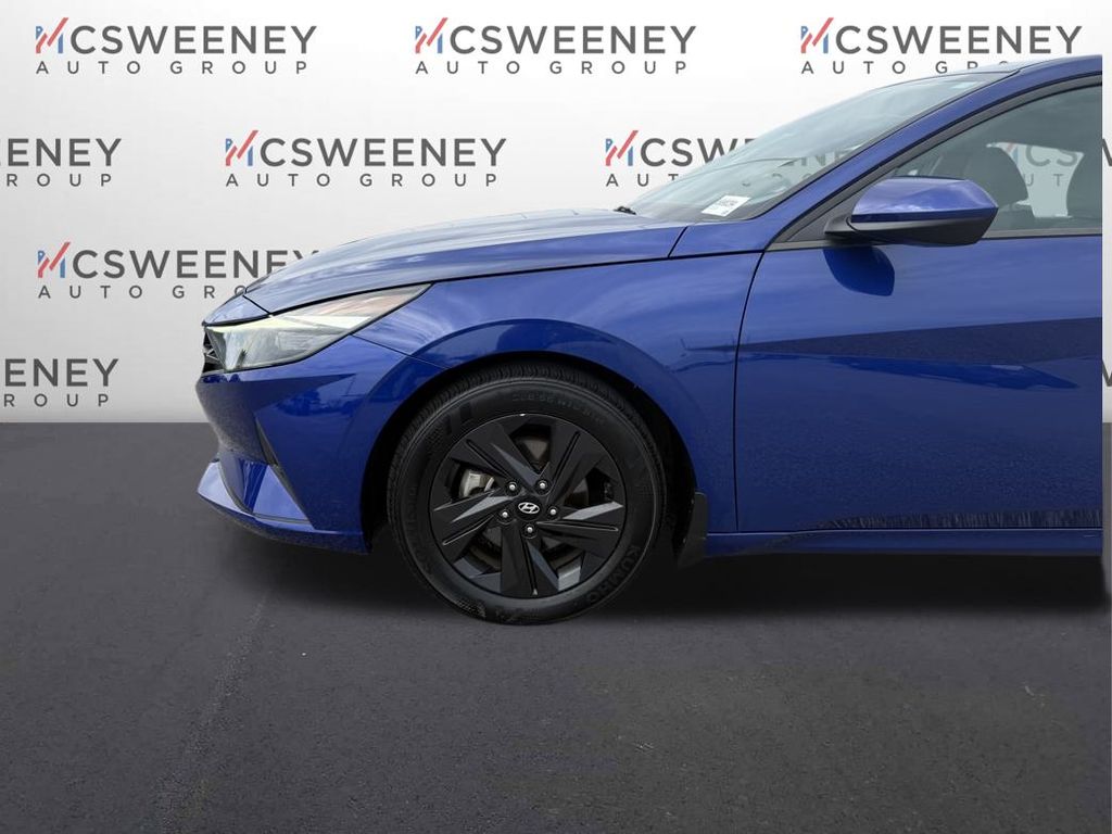 2022 Hyundai Elantra SEL photo 23