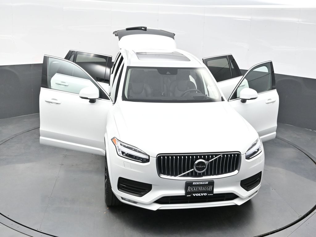 2022 Volvo XC90 T6 Momentum photo 33