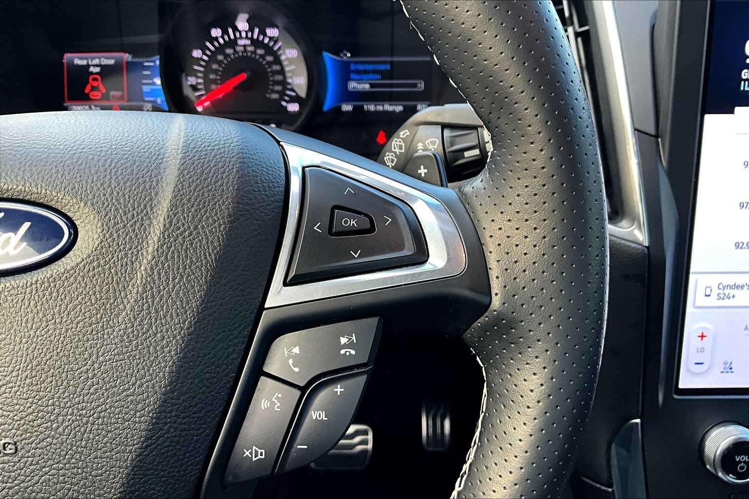 2022 Ford Edge ST photo 21