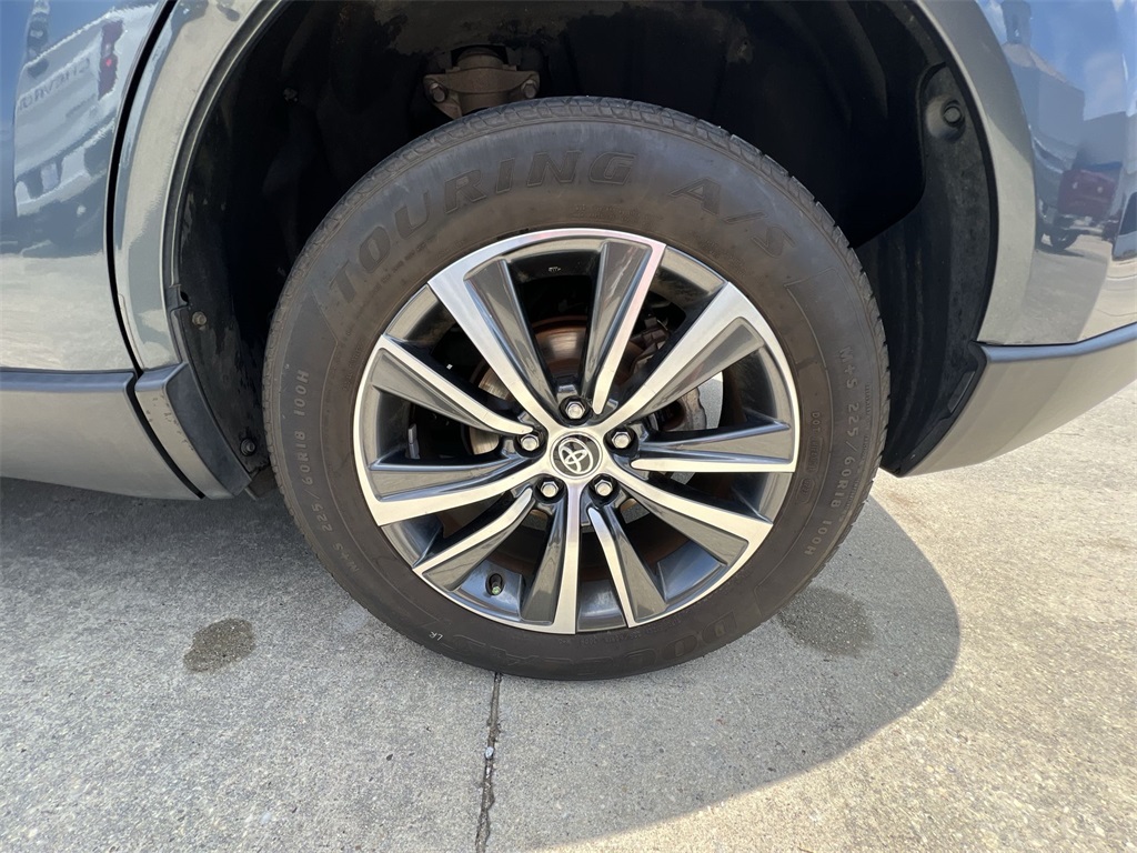 2021 Toyota Venza LE photo 35