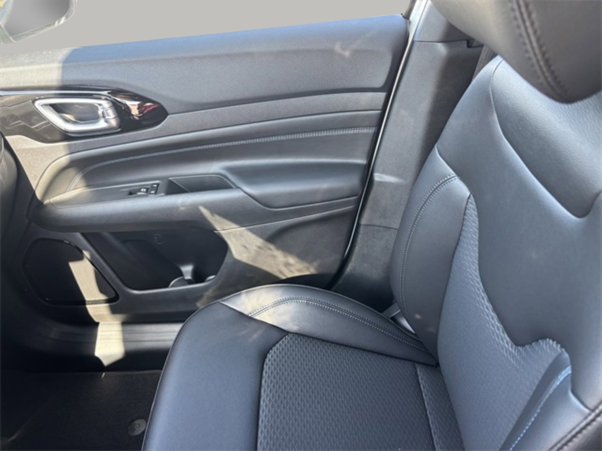 2026 Jeep Compass Latitude Altitude photo 18