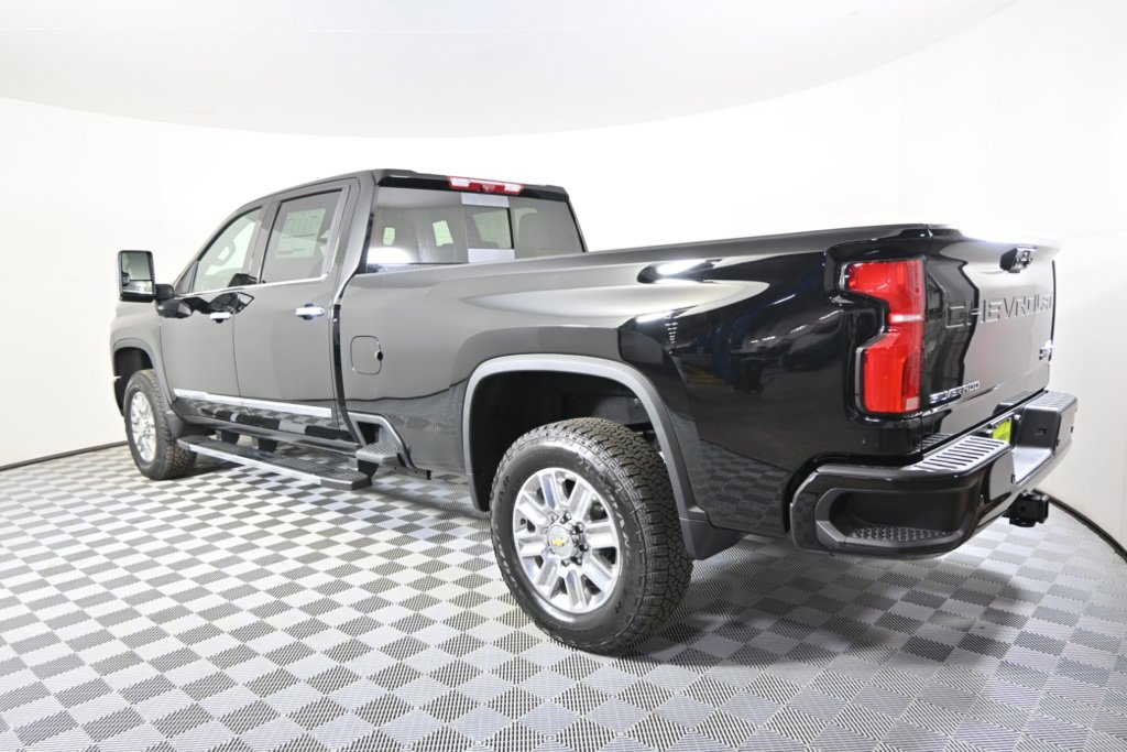 2025 Chevrolet Silverado 2500HD High Country photo 4