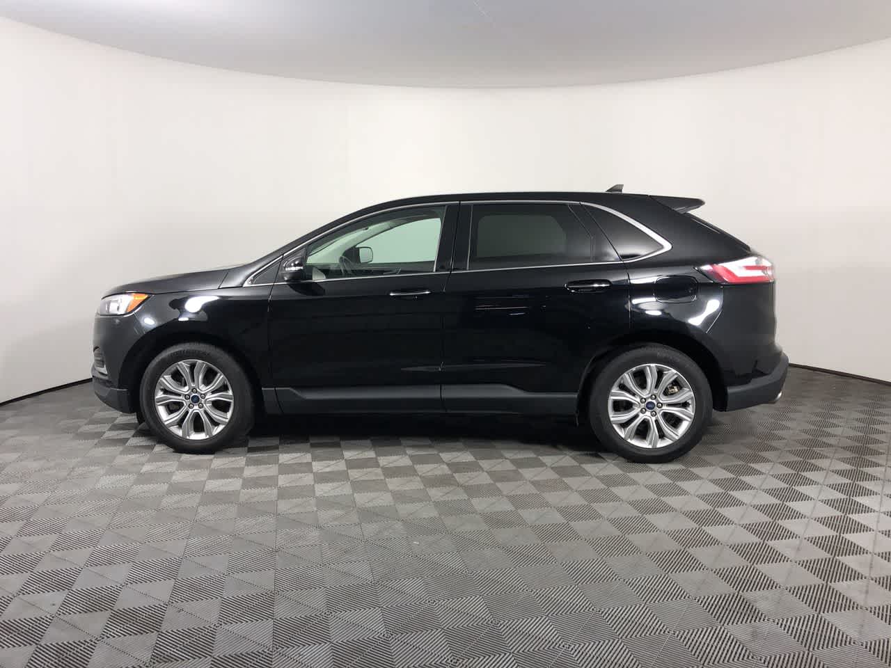 2022 Ford Edge Titanium photo 5