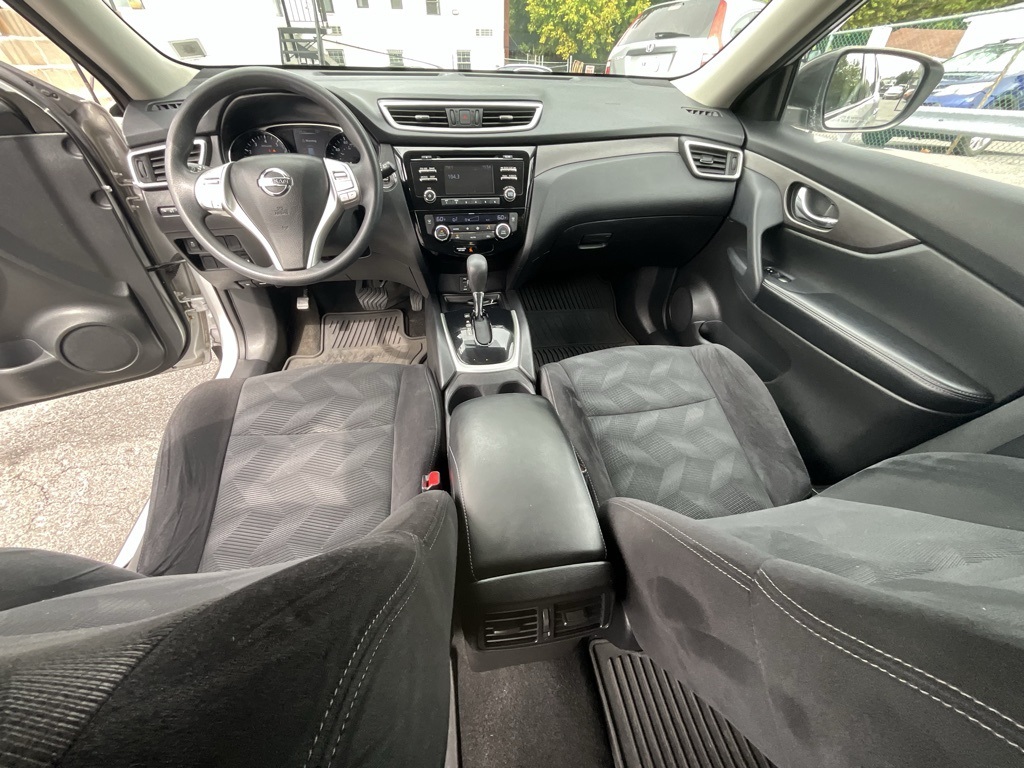2014 Nissan Rogue SV photo 23
