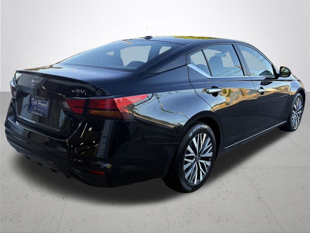 2024 Nissan Altima 2.5 SV photo 7