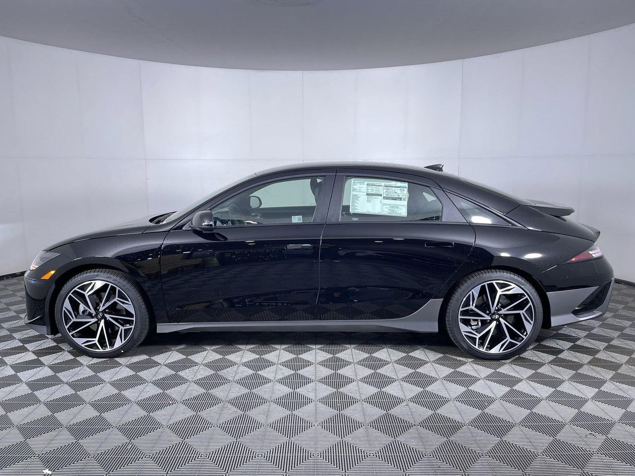2025 Hyundai Ioniq 6 SEL photo 8