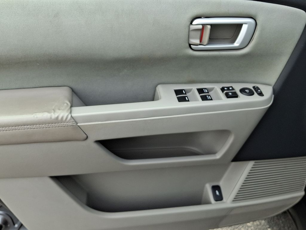 2012 Honda Pilot LX photo 12