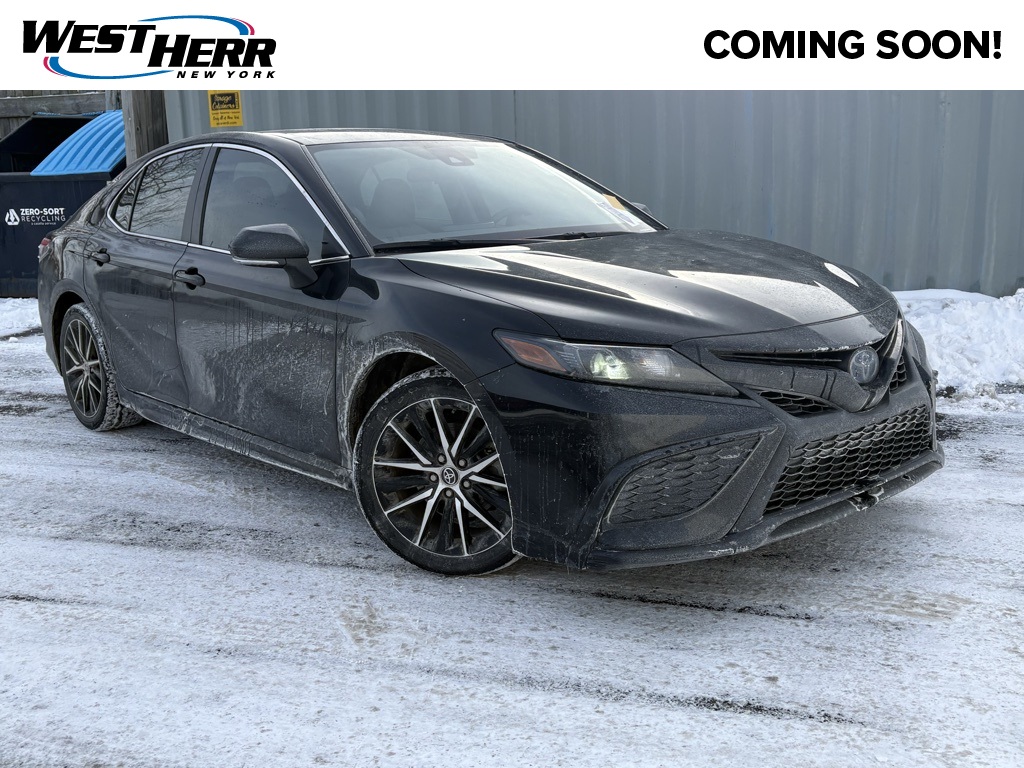 2022 Toyota Camry SE's photo