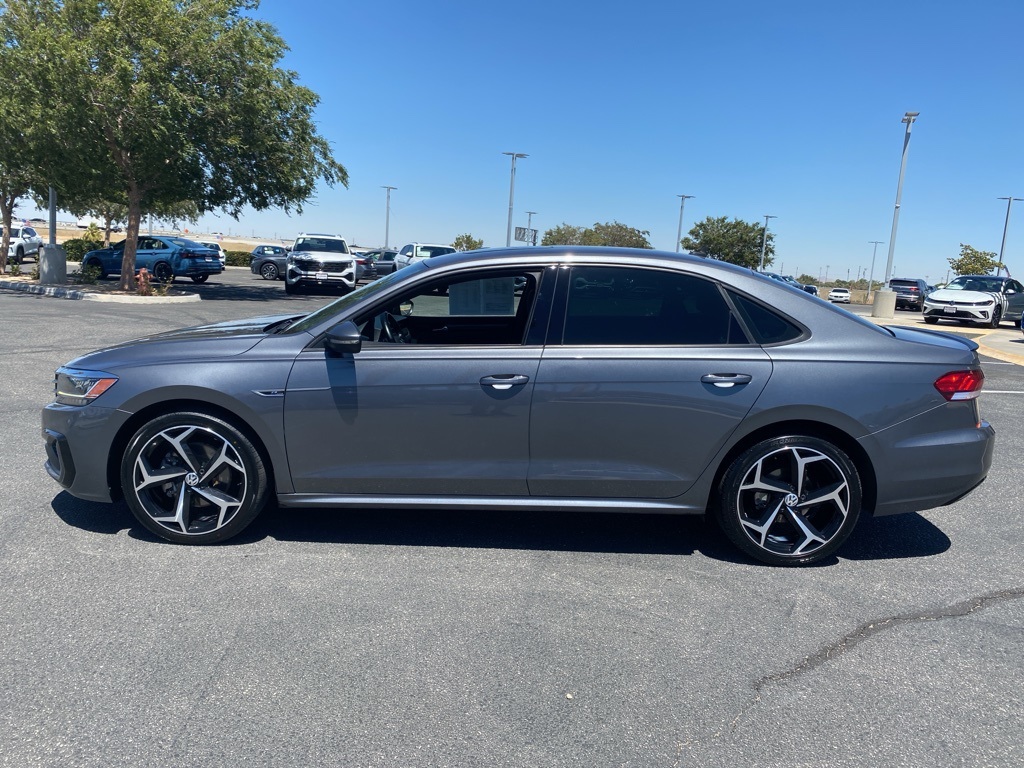 2021 Volkswagen Passat 2.0T R-Line photo 4