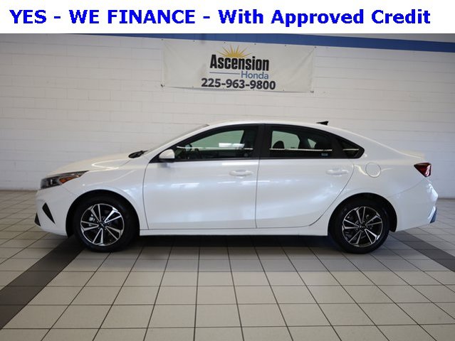 2024 Kia Forte LXS photo 3