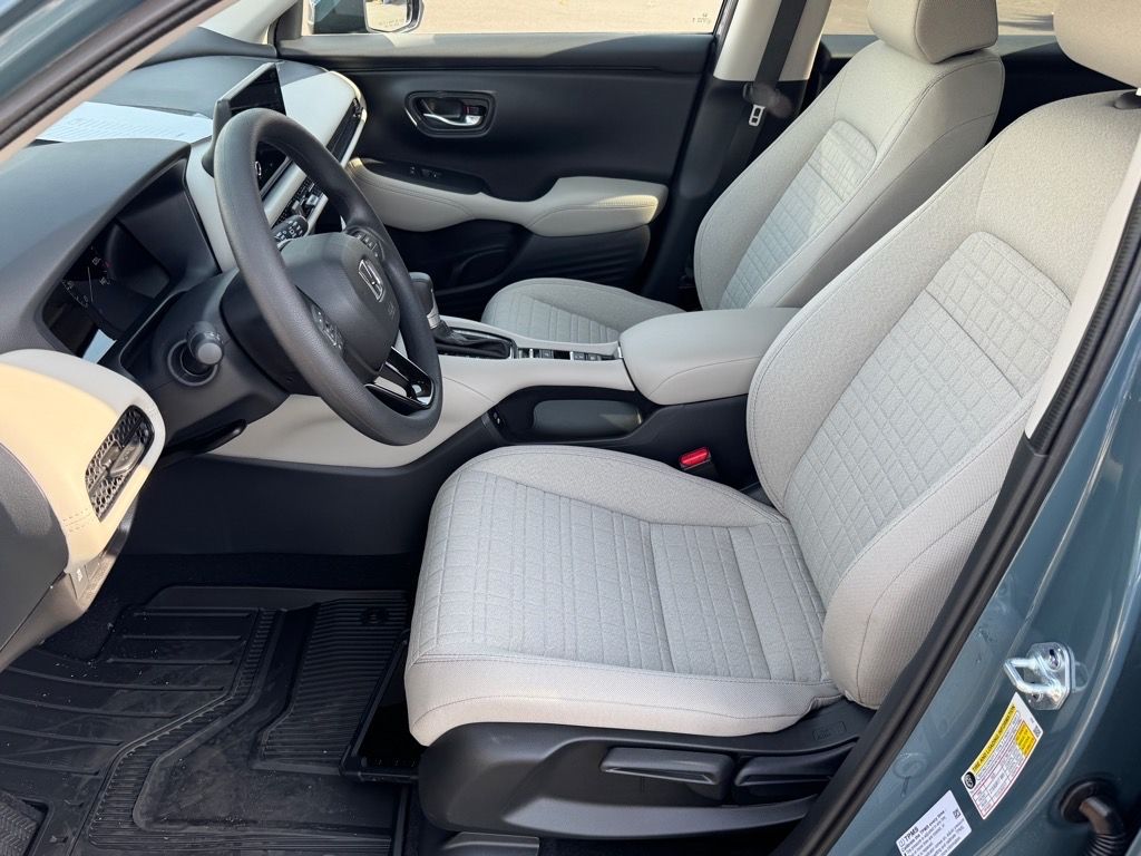 2026 Honda HR-V LX photo 4