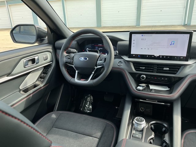 2025 Ford Explorer ST photo 18