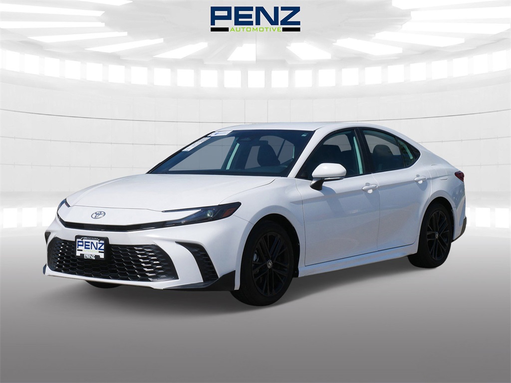 2025 Toyota Camry SE photo 3