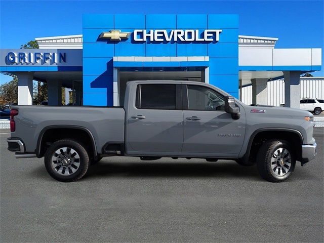 2024 Chevrolet Silverado 2500HD LT photo 2