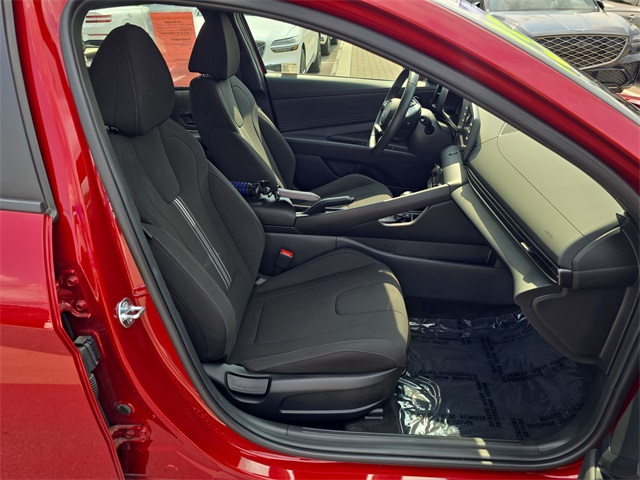2025 Hyundai Elantra SEL Sport photo 22