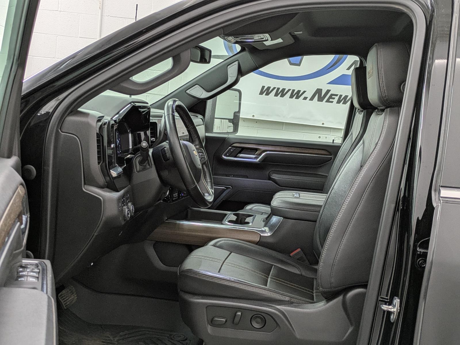 2024 Chevrolet Silverado 2500HD High Country photo 3