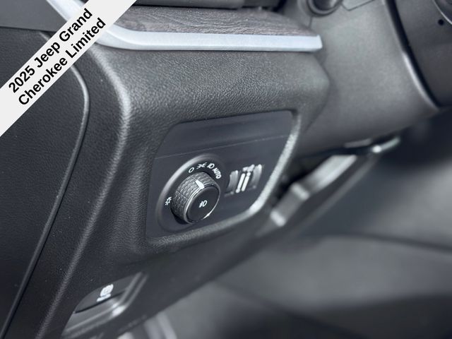 2025 Jeep Grand Cherokee Limited photo 18