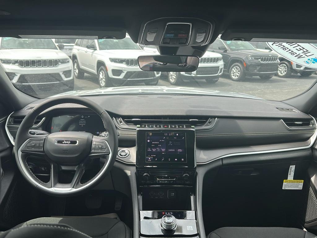 2025 Jeep Grand Cherokee Laredo X photo 18