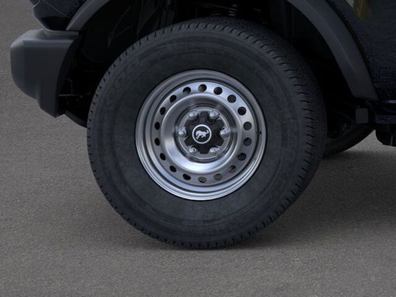 2025 Ford Bronco Base photo 19