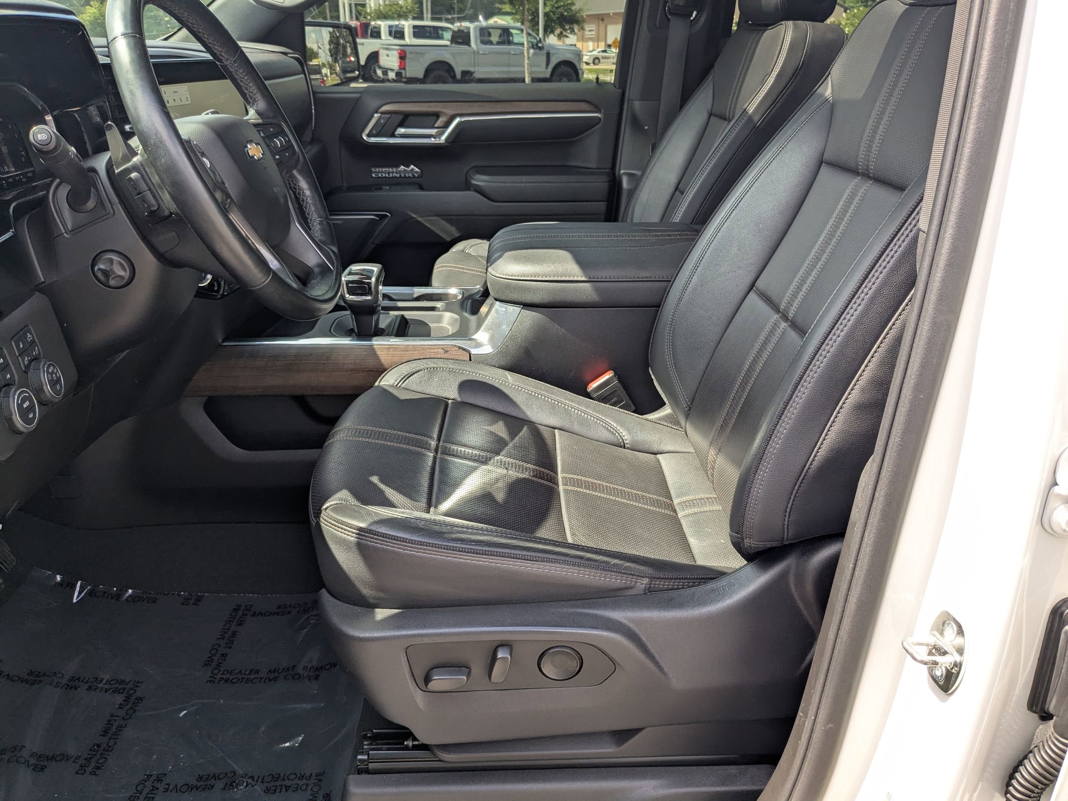 2023 Chevrolet Silverado 1500 High Country photo 15