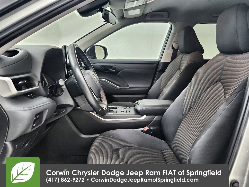 2024 Toyota Highlander LE photo 18
