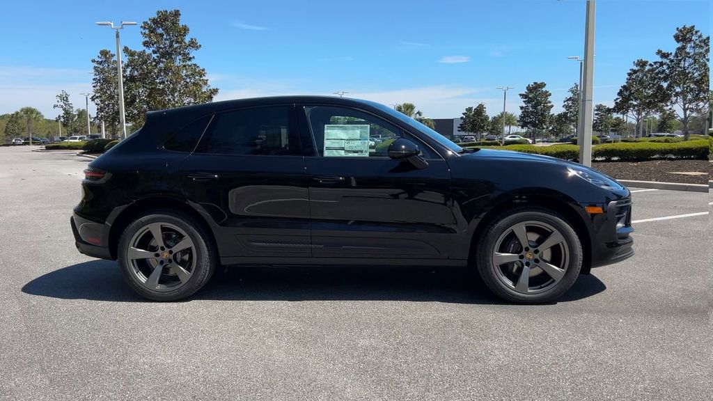 2025 Porsche Macan Base photo 9