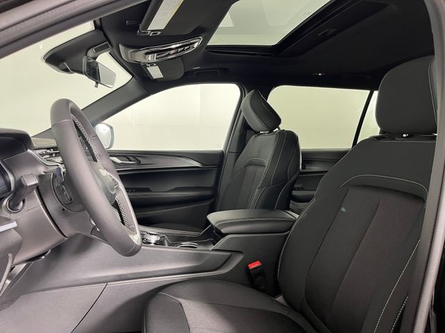 2025 Jeep Grand Cherokee Laredo X photo 6