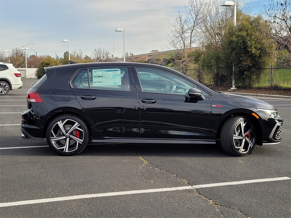 2024 Volkswagen Golf GTI SE photo 4