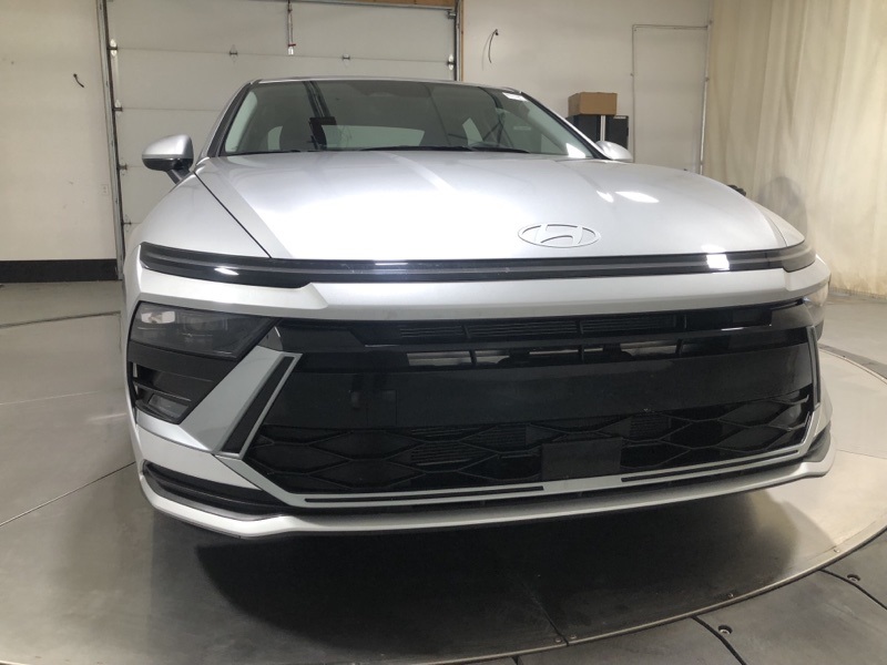 2025 Hyundai Sonata SE photo 2