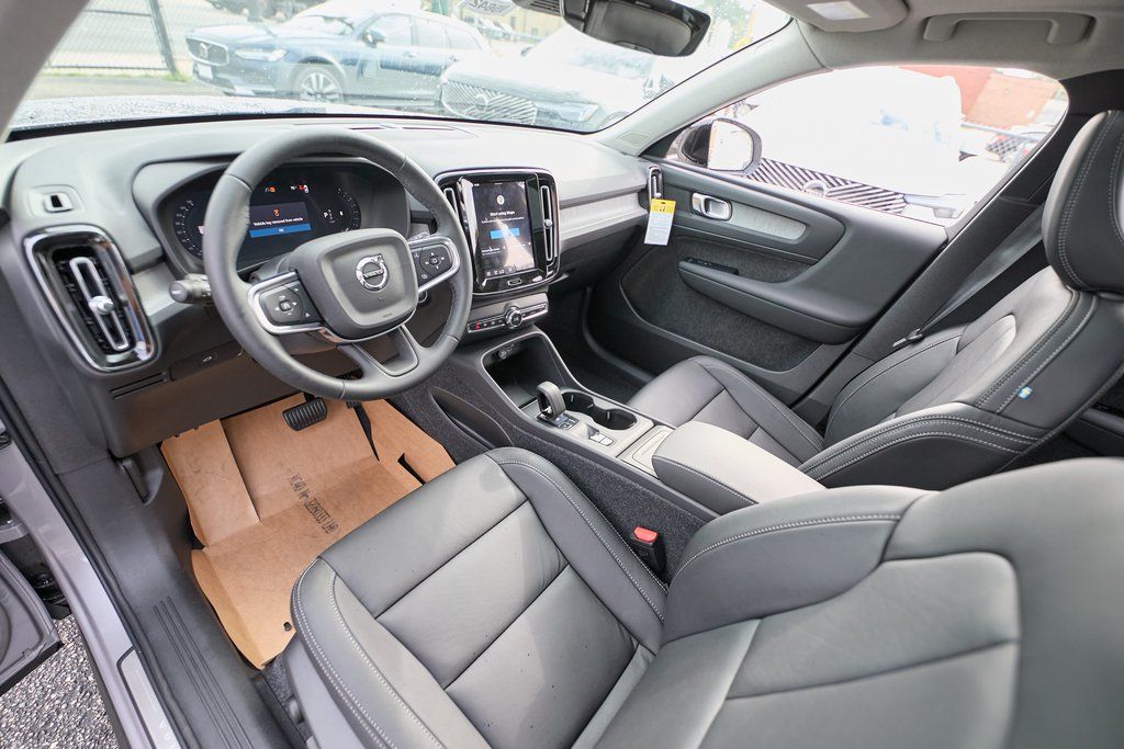 2026 VOLVO XC40 - Image 15