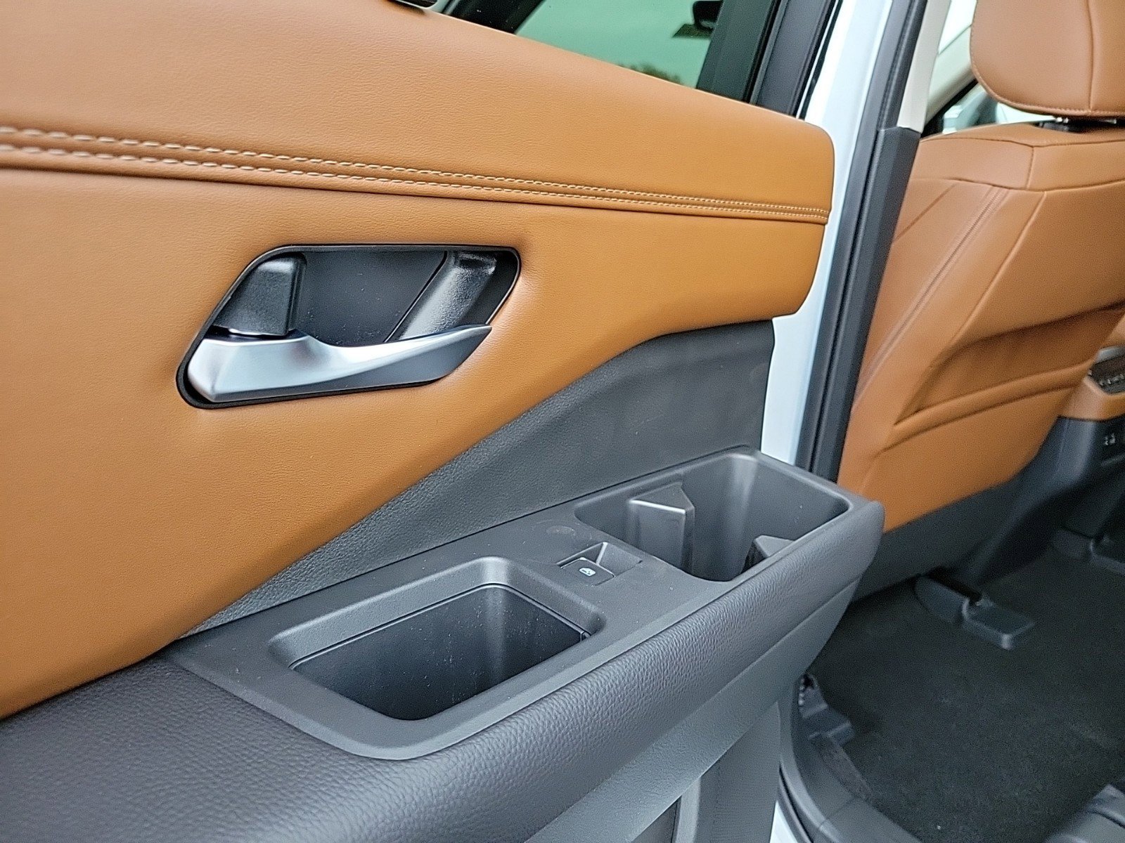 2025 Nissan Pathfinder Platinum photo 11