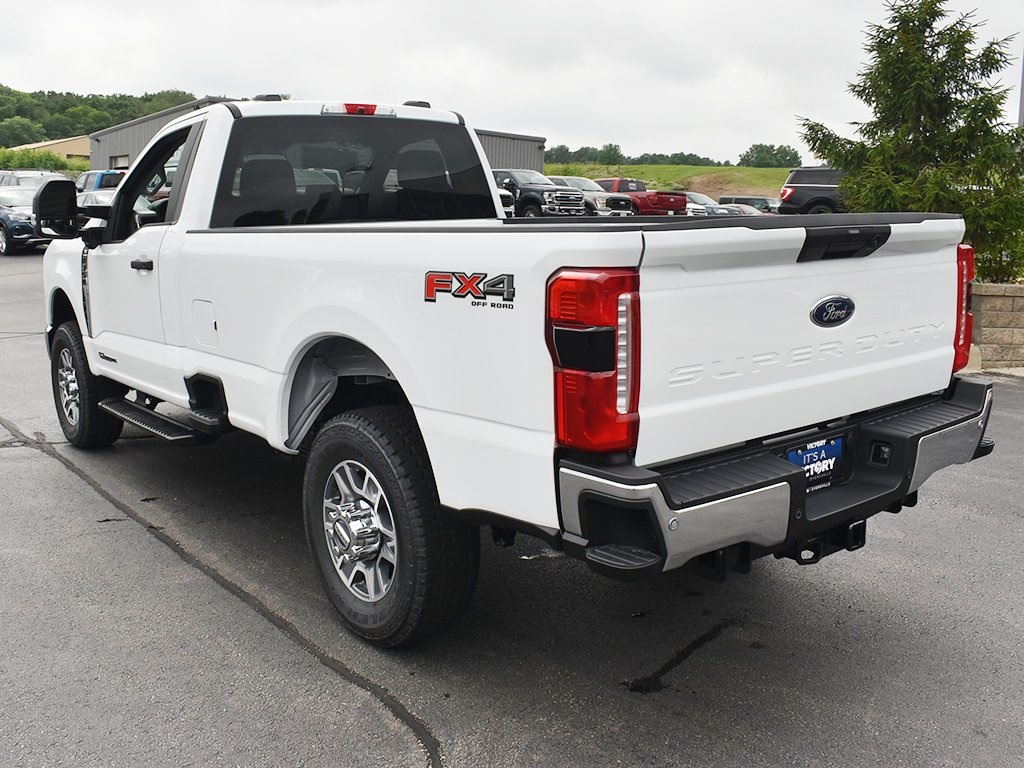 2025 Ford F-350 XLT photo 3