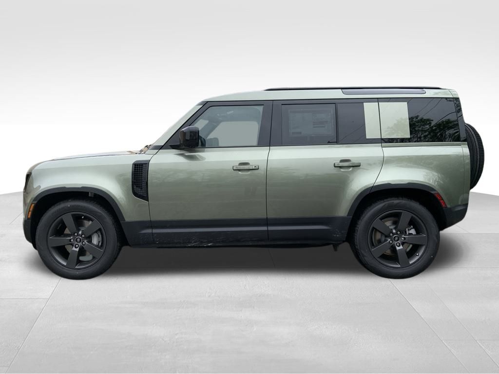 2025 Land Rover Defender 110 S photo 5