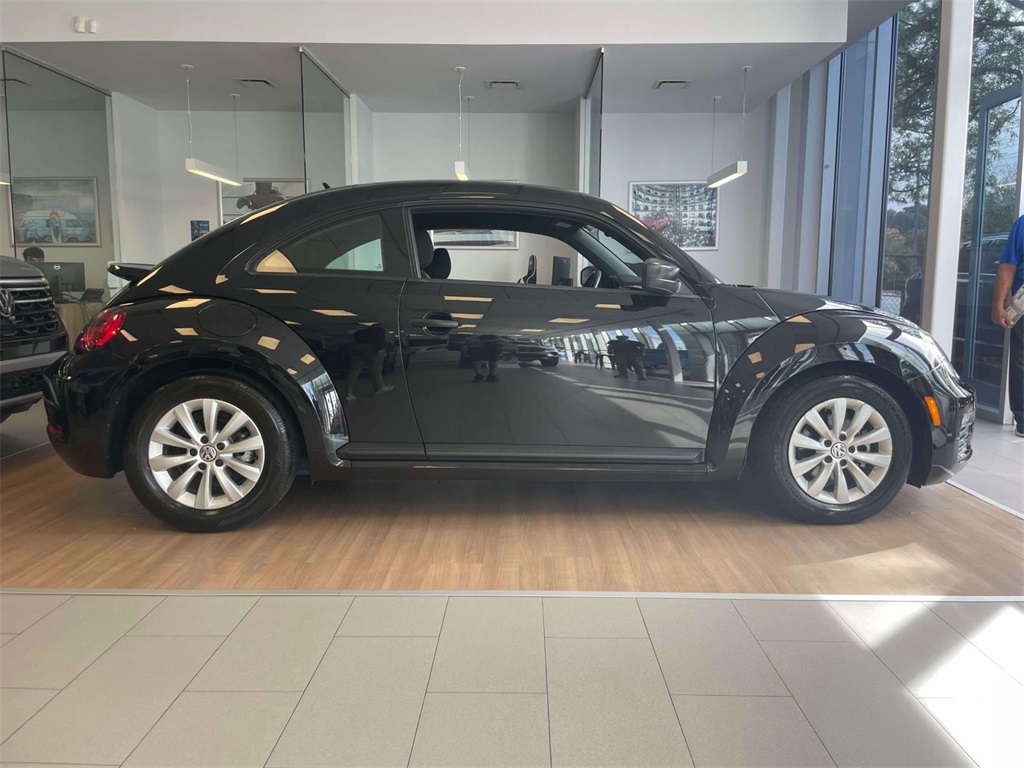 2018 Volkswagen Beetle S photo 4