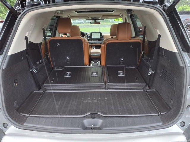 2023 Nissan Pathfinder Platinum photo 14
