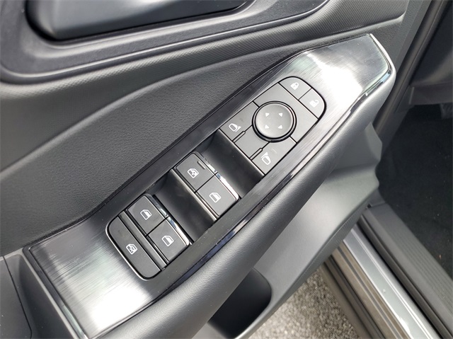 2025 Nissan Rogue S photo 13