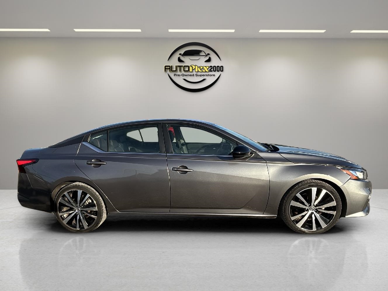2022 Nissan Altima 2.5 SR photo 3