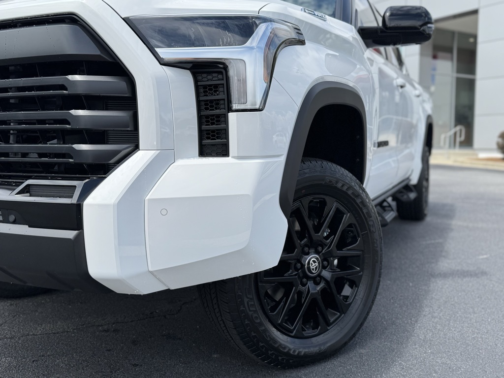 2025 Toyota Tundra Limited CrewMax photo 4