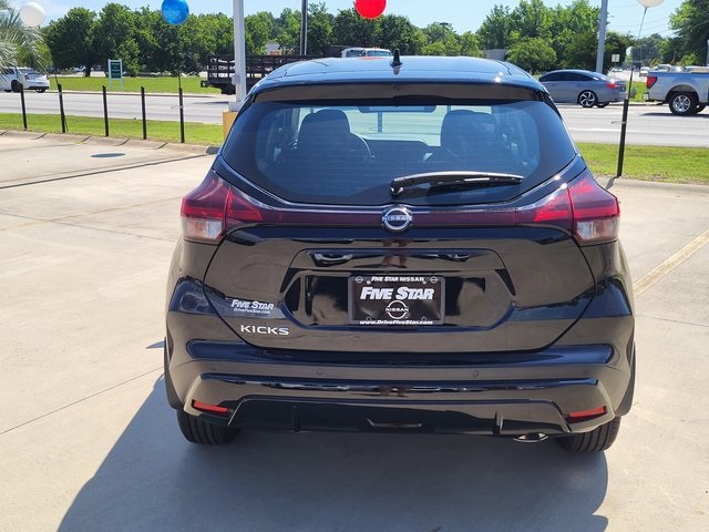 2025 Nissan Kicks Play S photo 3