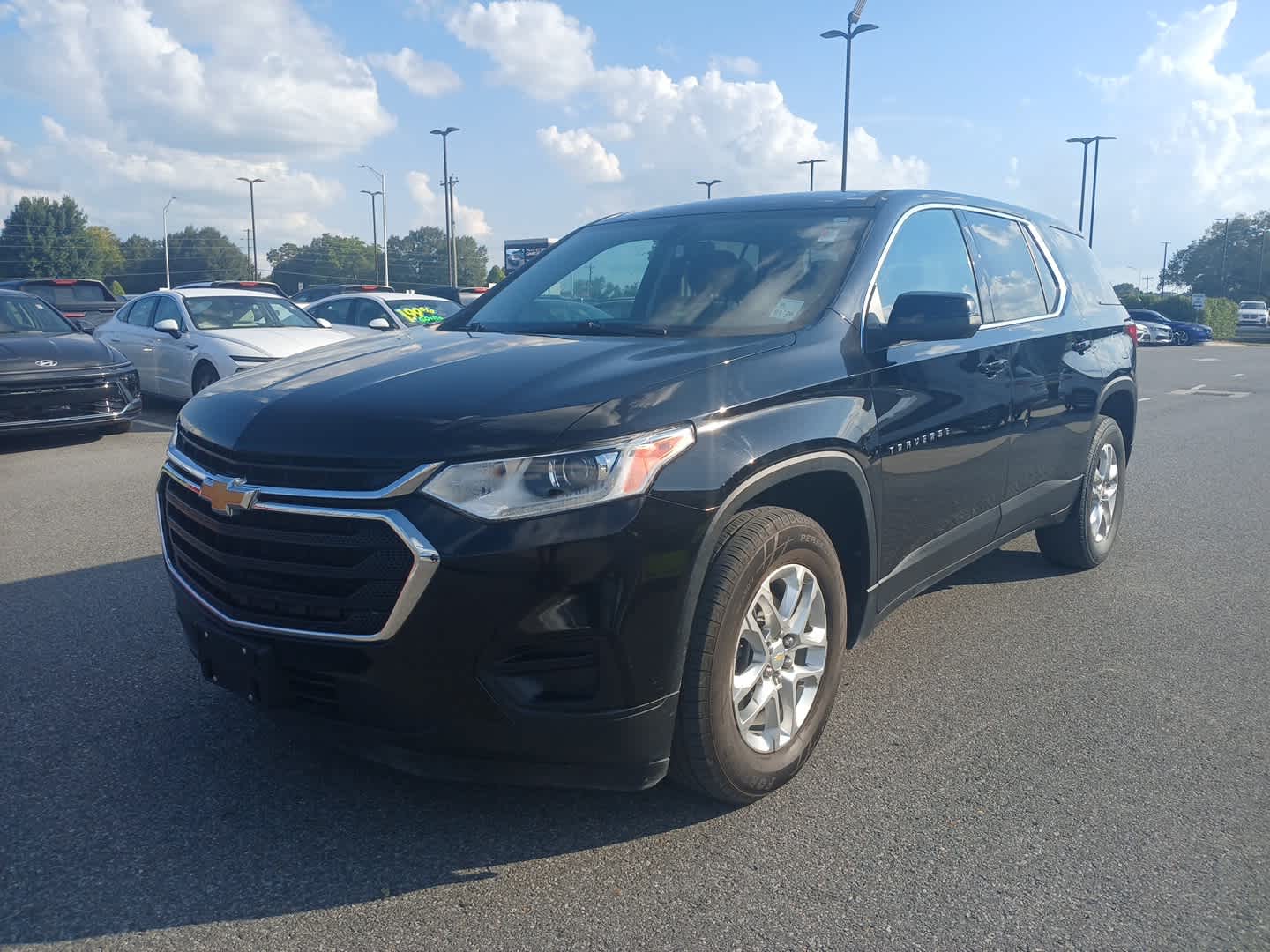 2021 Chevrolet Traverse LS photo 2